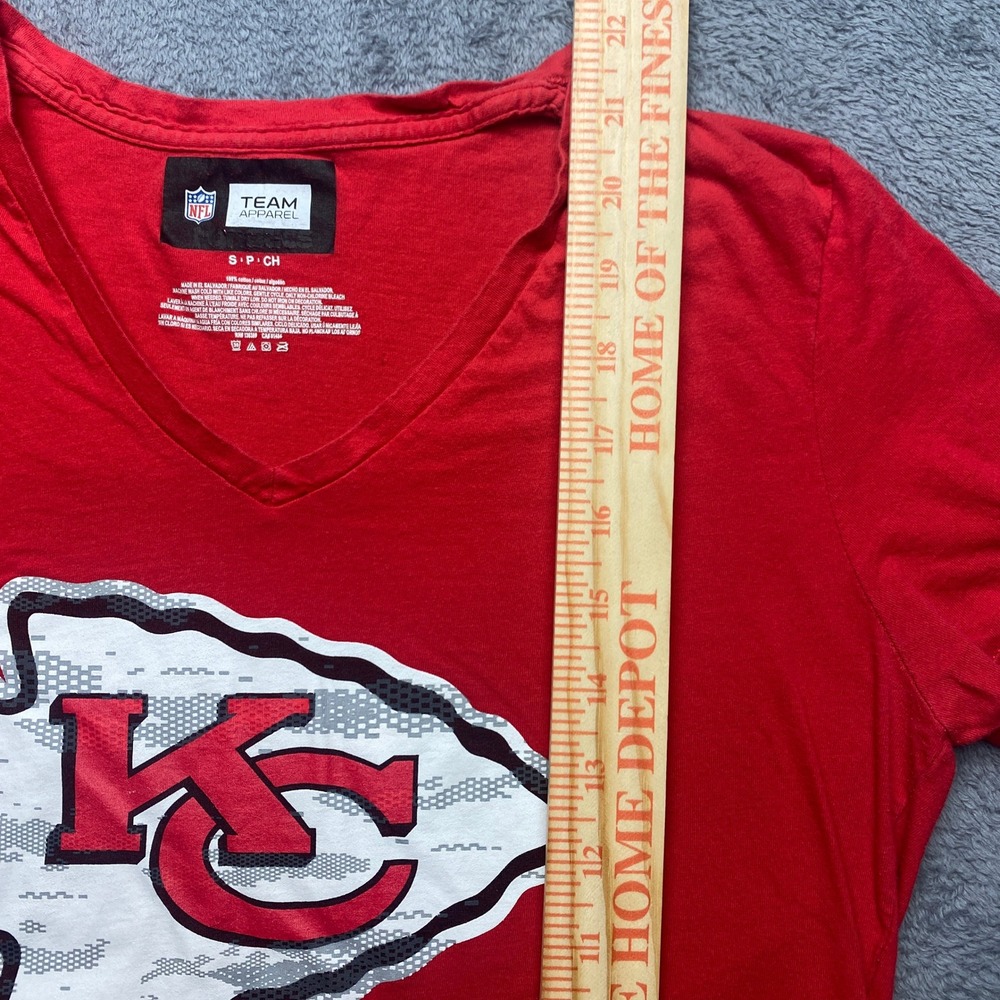 Kansas City Chiefs Tshirt Womens Small Red V-Neck NFL Team Apparel Football - Picture 4 of 5